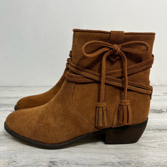 MinneTonka Women's Tan Suede Tassel Ankle Boots Side Zip - Picture 11 of 11